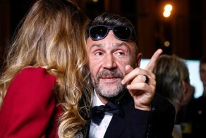 Недолго страдал после развода: Шнуров нашел замену Матильде и показал новую пассию-дочь бизнесмена