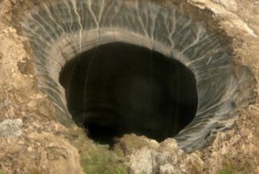 Геологи объяснили появление гигантских кратеров на полуострове Ямал в Сибири