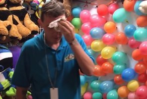 Девочка случайно метнула дротик в лоб оператора аттракциона