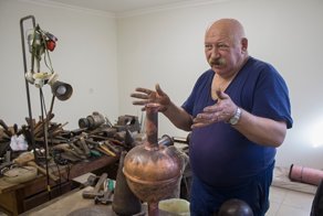 Он начал делать посуду удивительной красоты еще в Антарктиде