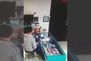 Китаец случайно поставил свой доширак на зажигалку и остался без обеда