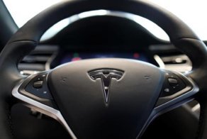 Хакеры показали, как быстро взломать и угнать Tesla Model S