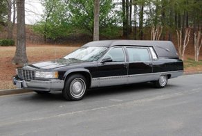 Не в последний путь: автодача из катафалка Cadillac Fleetwood