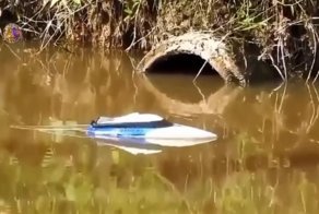 Хитрый рыбак использовал радиоуправляемый катер вместо удочки