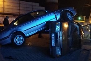 Пьяная компания совершила прыжок на BMW в Домодедово