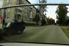 Авария дня. В Красноярском крае серьёзно пострадала девушка