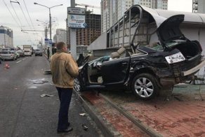 Серьезное ДТП в Минске: пассажирку пришлось вызволять спасателям