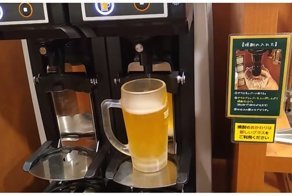 Пивное самообслуживание в японском кафе