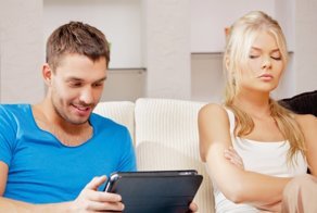 Депутат предложил урегулировать доступ к смартфонам супругов на законодательном уровне