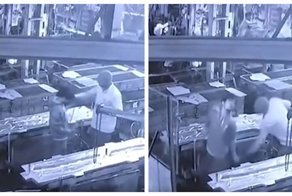 Начальник решил пошутить над рабочим, и надул его компрессором