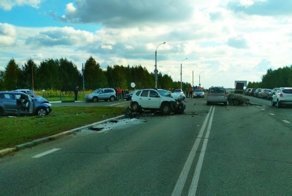 Авария дня.  Возле ижевского аэропорта в массовом ДТП погибла женщина