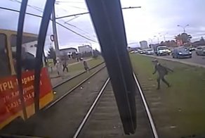 В Екатеринбурге мальчик-зацепер попал под трамвай