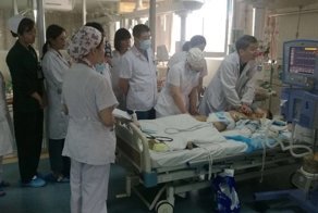 Пятичасовая эстафета. В Китае сразу 30 врачей пытались "завести" сердце ребёнка