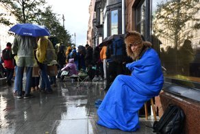 Главный психиатр Москвы посоветовал стоящим за iPhone обратиться к врачам