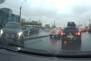 Разворот через разделительный поребрик и принципиальный учитель