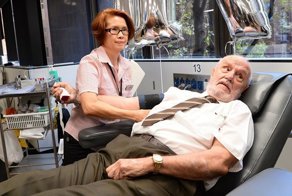 Австралийский донор спас свыше двух миллионов детей