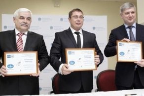 Губернатор уволил своего зама, выплатил ему 23 оклада и через два дня нанял обратно