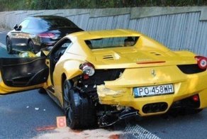 Авария дня. Гонка дорогих автомобилей закончилась смертью невиновного человека