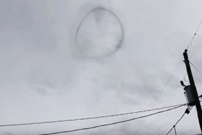 Дымовое кольцо в небе озадачило канадцев