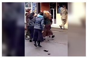 Цыганки не поделили орехи и устроили массовую драку: видео