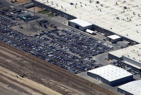 Автомобили Tesla никто не хочет покупать?