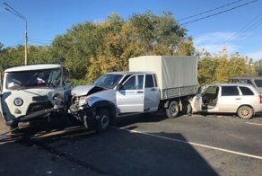 Авария дня. В Самарской области зазевавшийся водитель устроил ДТП