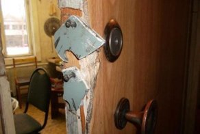 Необычный элемент декора помог ограбить квартиру