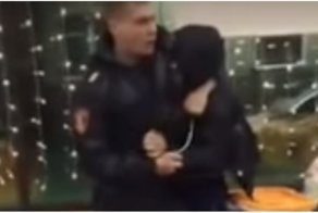 Подросток попытался подраться с сотрудником Росгвардии в якутском кафе