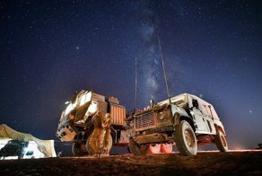 Британская армия сражается в пустыне Омана с условным противником - Россией