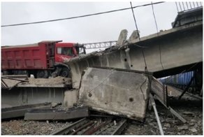 В Приамурье на железнодорожные пути рухнул мост с грузовиком