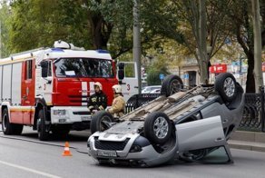 Авария дня.  В центре Волгограда перевернулся автомобиль
