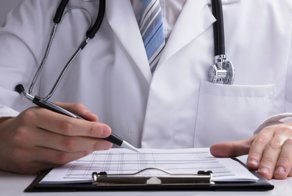 Француз-безработный надел халат и несколько дней побыл доктором