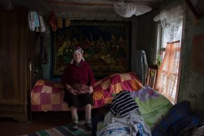 Неунывающая Люся: как живет единственная жительница деревни под Псковом