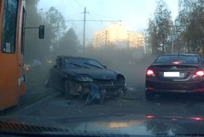 Авария дня. Жёсткое столкновение с трамваем в Смоленске