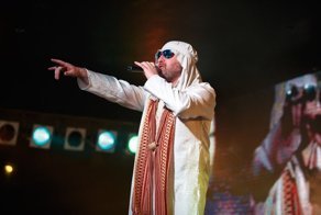 Мистер Кредо оказался в суде из-за громкой музыки