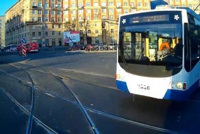 В Петербурге сошлись лоб в лоб трамвай и троллейбус