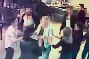 "Что, девяностые вернулись?": в ночном заведении Сызрани толстушки сцепились с худышками