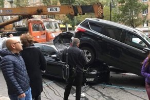 Авария дня. Автокран без тормозов помял 17 автомобилей