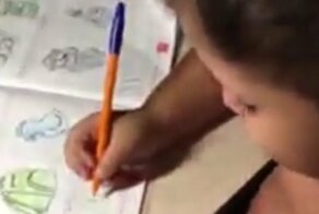 И без тебя справлюсь! Школьник пытается грызть гранит науки