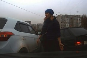 ДТП с дамочкой на кольце и подмога на "четырке"