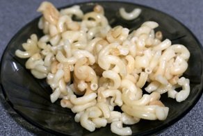 "Макарошки" рулят: депутат проверяет, сможет ли выжить на три с половиной тысячи рублей в месяц