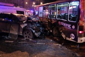 Авария дня. В Петербурге BMW врезалась в пассажирскую маршрутку