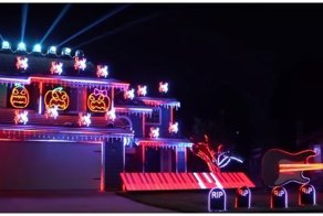 Житель США вновь устроил фантастическое световое шоу на своем доме