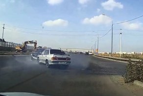 Авария дня.  В Волжском столкнулись ВАЗ и Шевроле