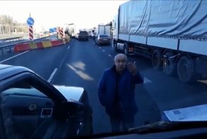 "Я сейчас сыну позвоню, он подъедет с тобой разберется!" - небольшое ДТП с Ренджом