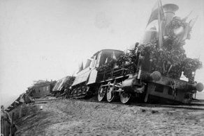 Бардак страшнее террористов. История крушения императорского поезда