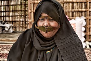 Необычные традиции: почему иранские женщины носят "усы"