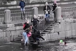 Спасение собаки и её хозяина из ледяной воды в Санкт-Петербурге
