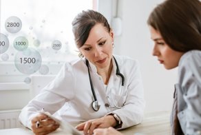 "Правило четырёх врачей". Как пациентов обманывают в клиниках