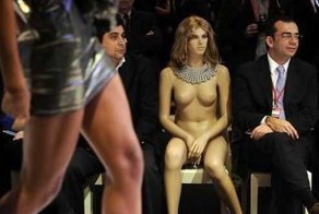 15 примеров того, что и манекены умеют веселиться